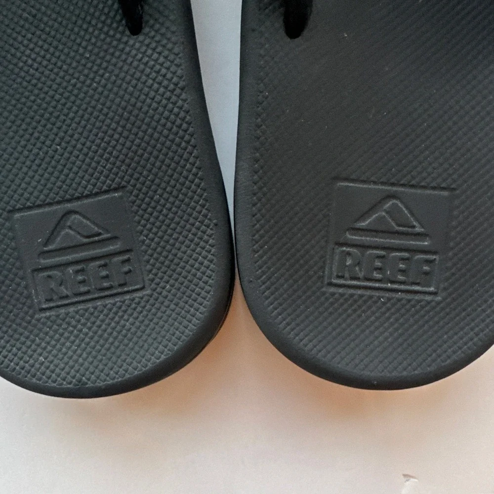 Reef Men's Black Flip Flop Sandal Slip-On Thong, Solid with Logo Accent